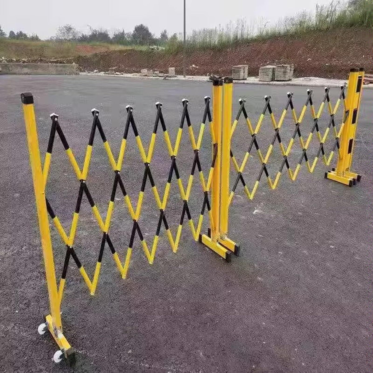 Barricade Expandable Mobile Barricade Industrial Safety Barrier Gate Outdoor Road Garage Construction Retractable(Red+White,1.2 * 2.5m)