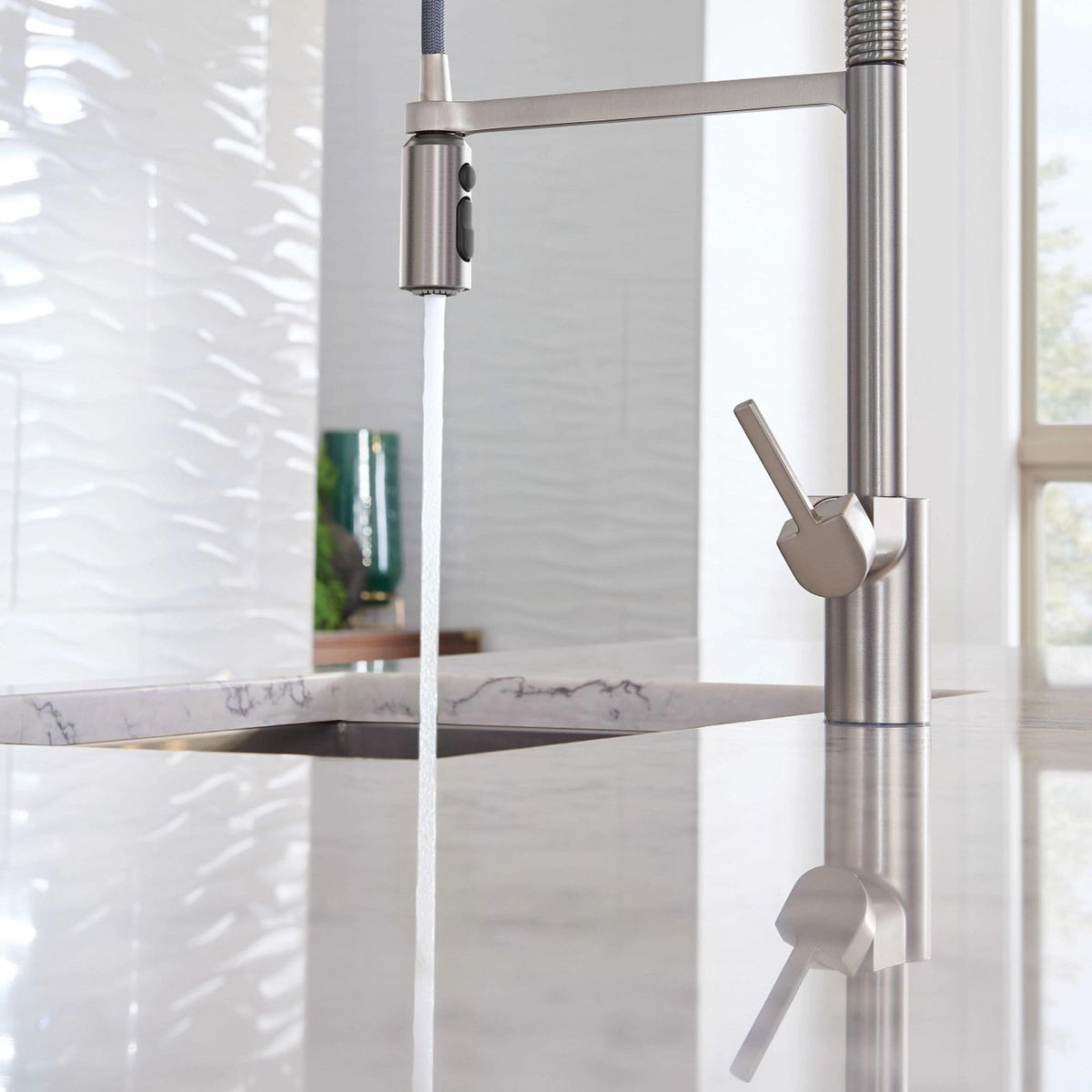 Moen Align Spot Resist Stainless Pulldown Kitchen Faucet, Single Hole, Modern Spring Style with Pre-Rinse and Power Boost Pull Down Sprayer, Easy Installation, 5923SRS