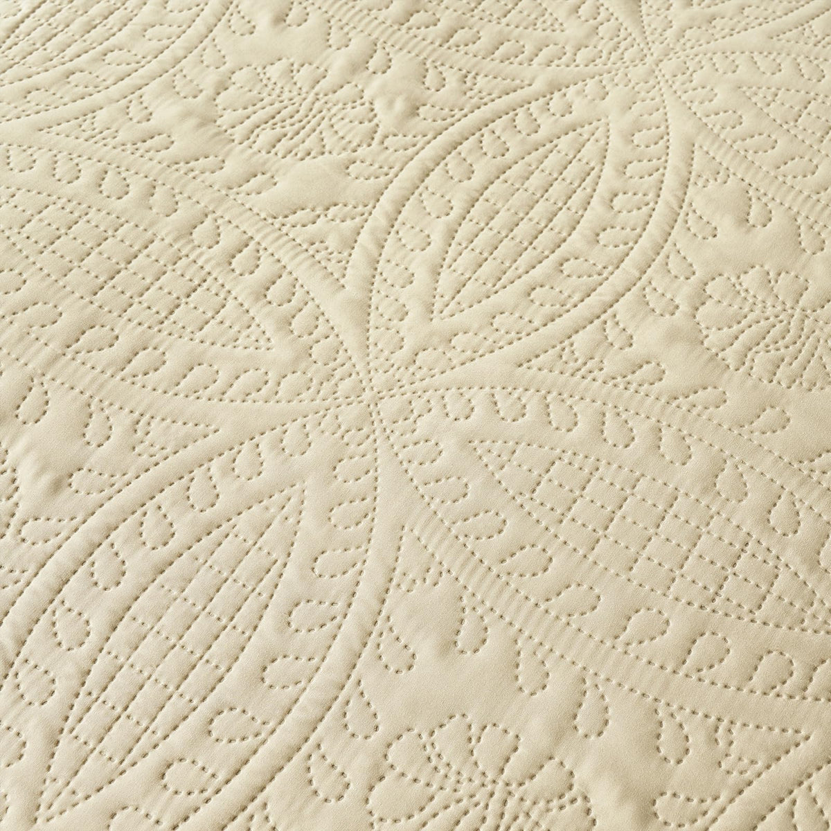 akkialla Queen Quilt Bedding Set,Beige Ultrasonic Full/Queen Quilt Set,Lightweight Soft Bedspread Coverlet,Modern Style Coin Pattern Bed Cover for All Seasons,3 Piece(1 Quilt,2 Pillow Shams)