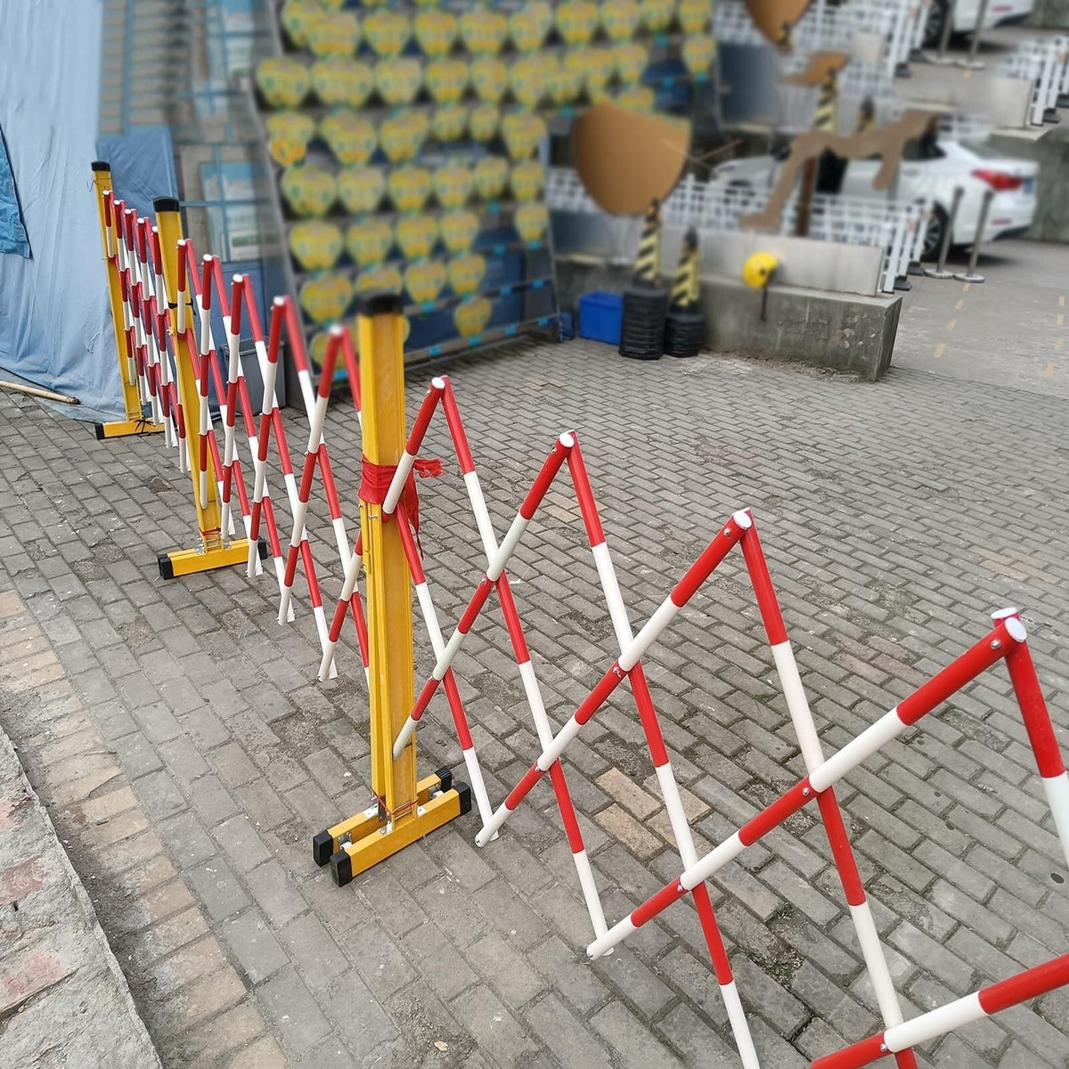 Barricade Expandable Mobile Barricade Industrial Safety Barrier Gate Outdoor Road Garage Construction Retractable(Red+White,1.2 * 2.5m)