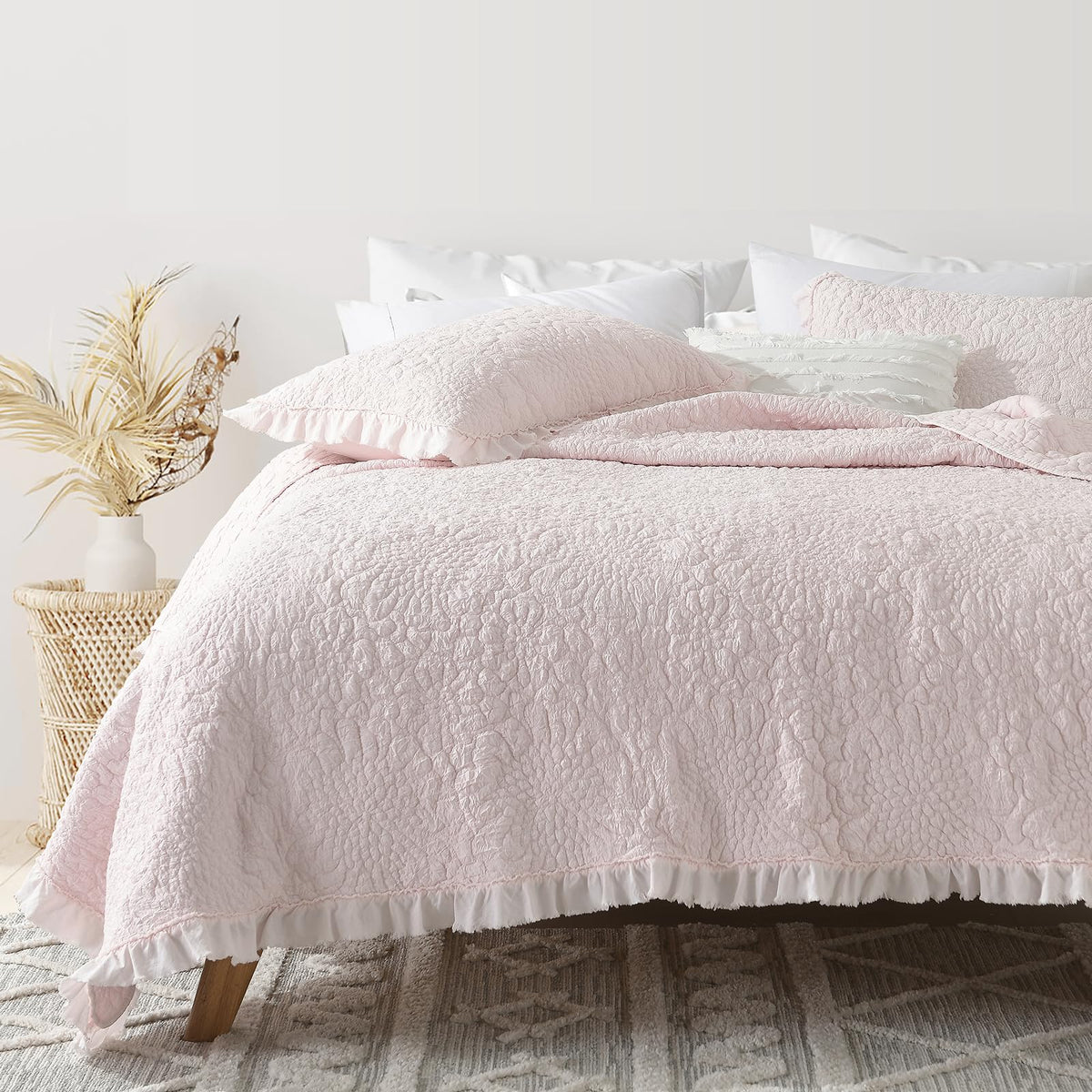 HORIMOTE HOME Pink Ruffled Quilt King Size, Stone-Washed Microfiber Lightweight Crinkled Farmhouse Rustic Shabby Chic Bedding Set, 3 Pieces Reversible Bedspread with Pillow Shams for All Season