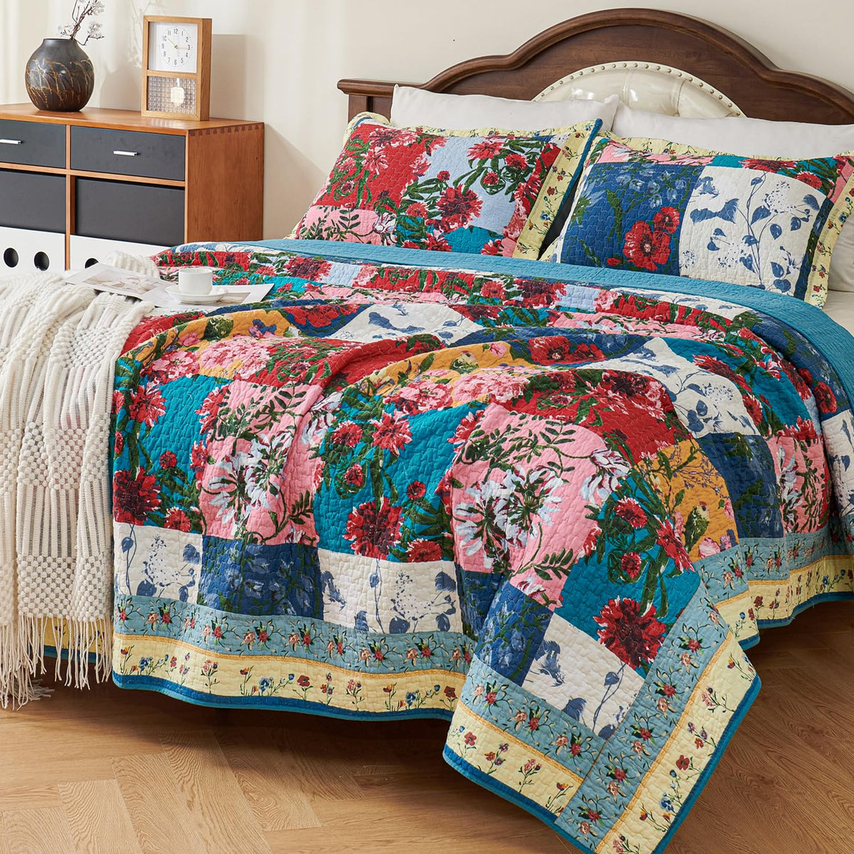 EVENHUG 100% Cotton Patchwork Quilt Queen Size Set Lightweight Floral Queen Quilts Bedding Set Bedspread Coverlet Reversible Bed Cover with Pillow Shams for All Seasons 3 Pieces (92"X96")
