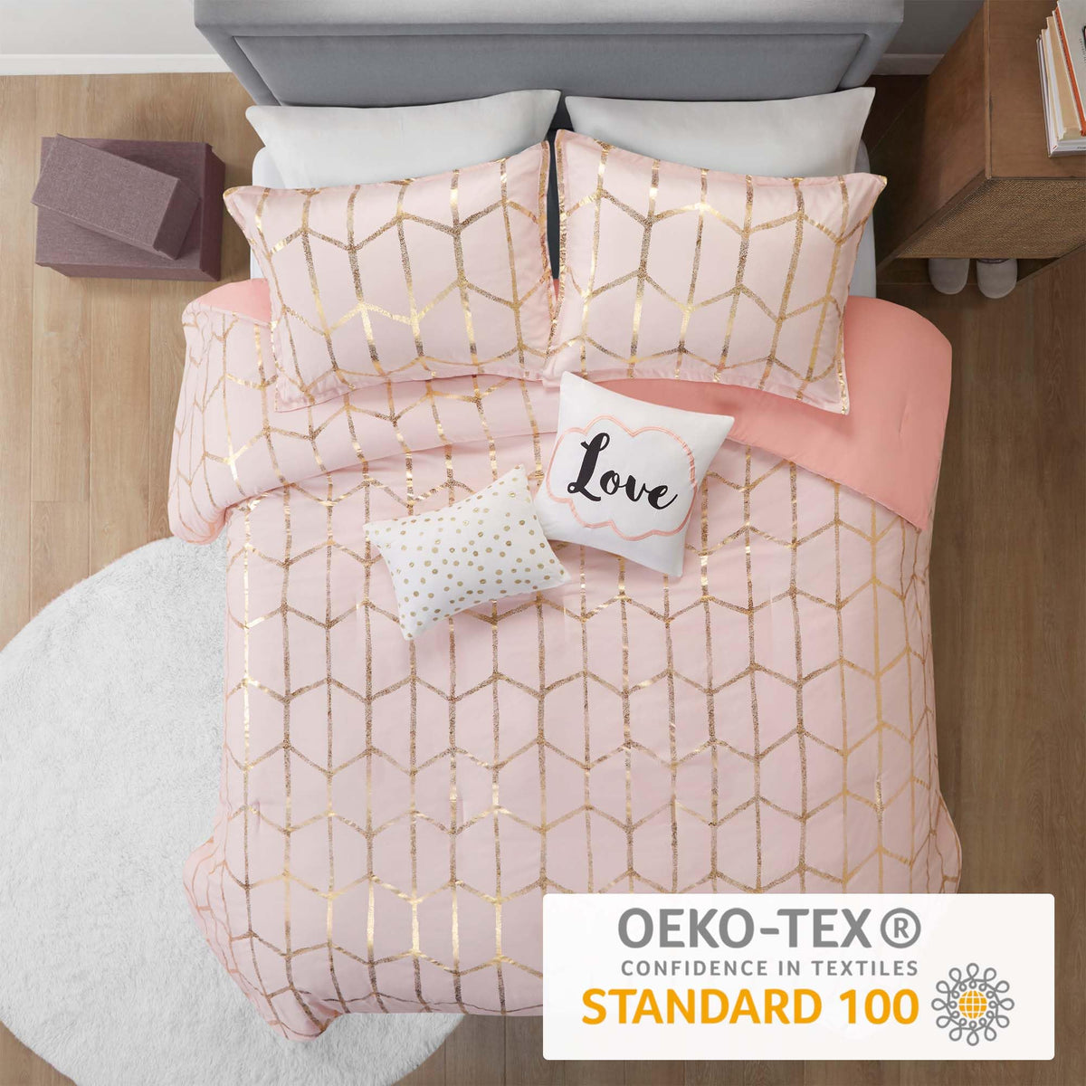 Intelligent Design Raina King/Cal King Comforter Set, Soft Microfiber, Modern Geometric Metallic Bed Set, 5 Pieces College Bedding with 2 Shams, 2 Toss Pillows Blush/Gold