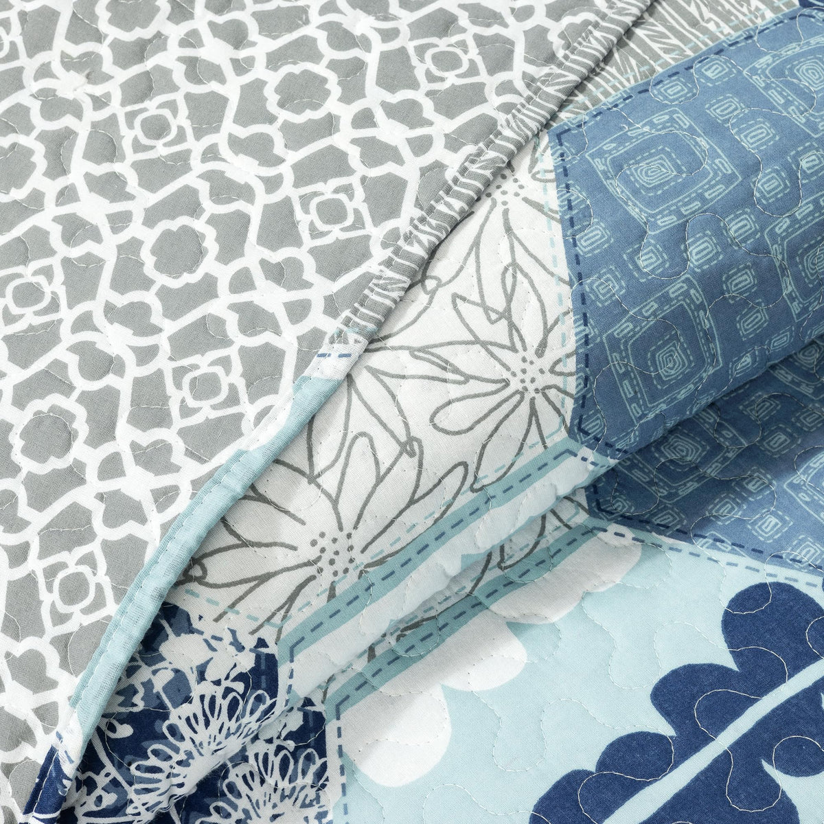 Lush Decor Briley Reversible Cotton Quilt Queen Size 3 Piece Set Full/Queen Dusty Blue - Bedding Set Queen Quilt - Patchwork Quilts - Country Decor