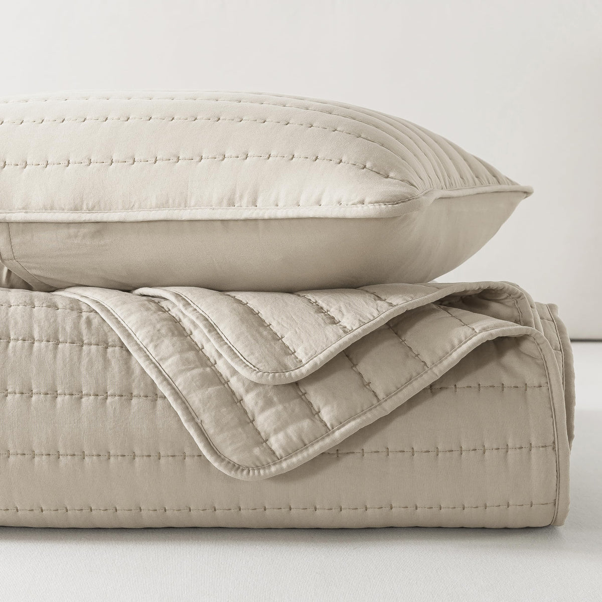 ROARINGWILD Neutral Beige King Size Quilt Bedding Sets with 2 Pillow Shams, Lightweight Soft Bedspread Coverlet, Quilted Blanket Thin Comforter Bed Cover for All Season, 3 Pieces, 104x90 inches