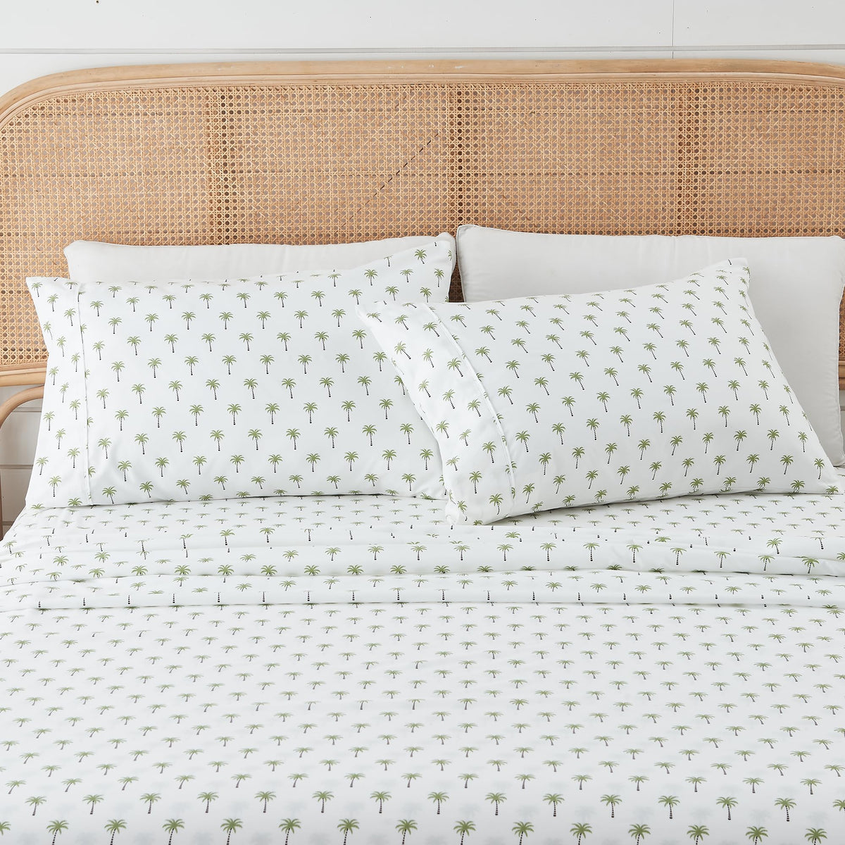 Great Bay Home Twin Coastal Microfiber Sheet Set - 3-Piece Nautical-Printed, Ultra-Soft Sheets - Beach-Themed Bedding Sheets & Pillowcases (Palm Tree)