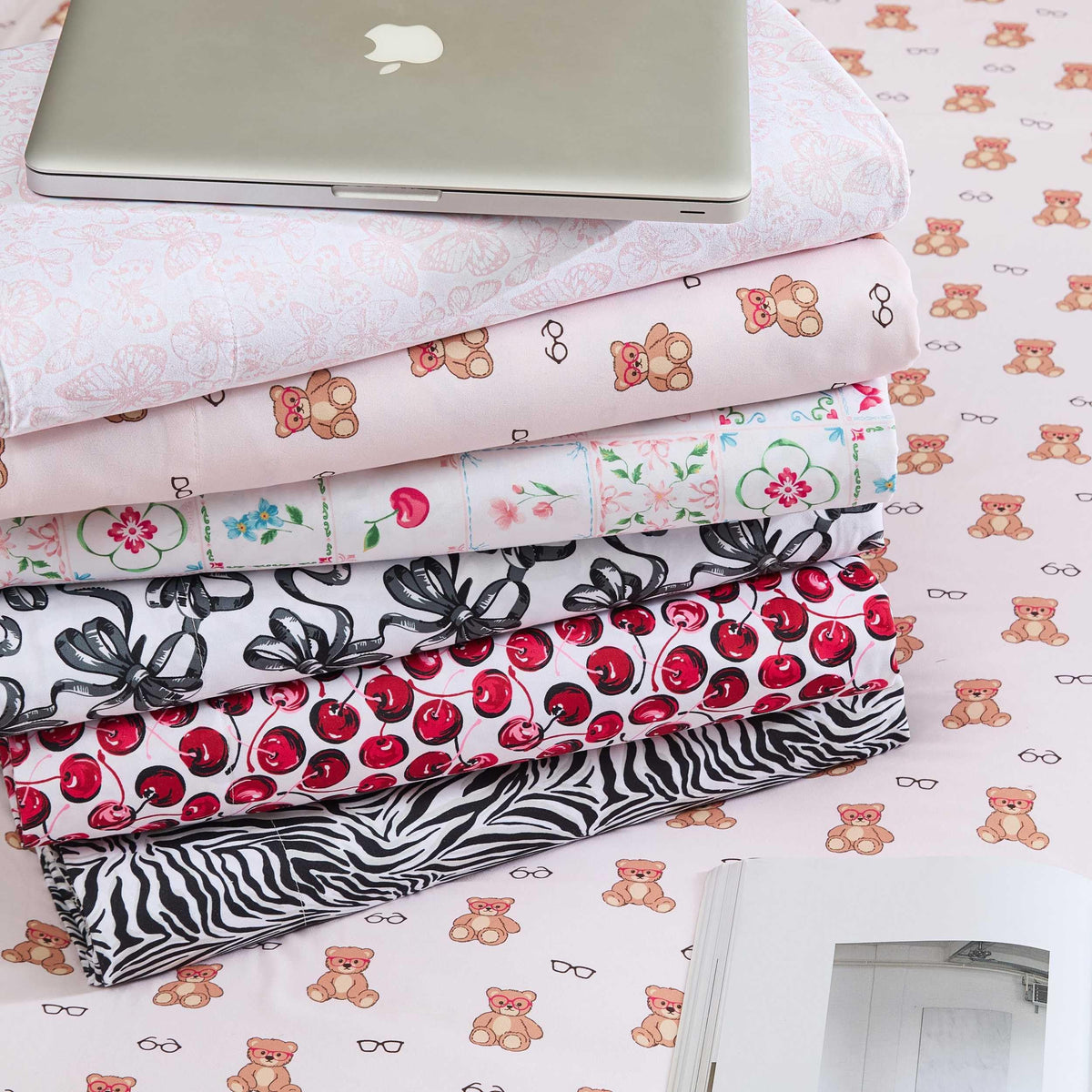 Betsey Johnson - Queen Size Sheet Set, Nerdy Teddies Print Microfiber Bedding with Deep Pocket Fitted Sheet, Bed Sheets with Matching Pillowcases, Wild Zebra Black