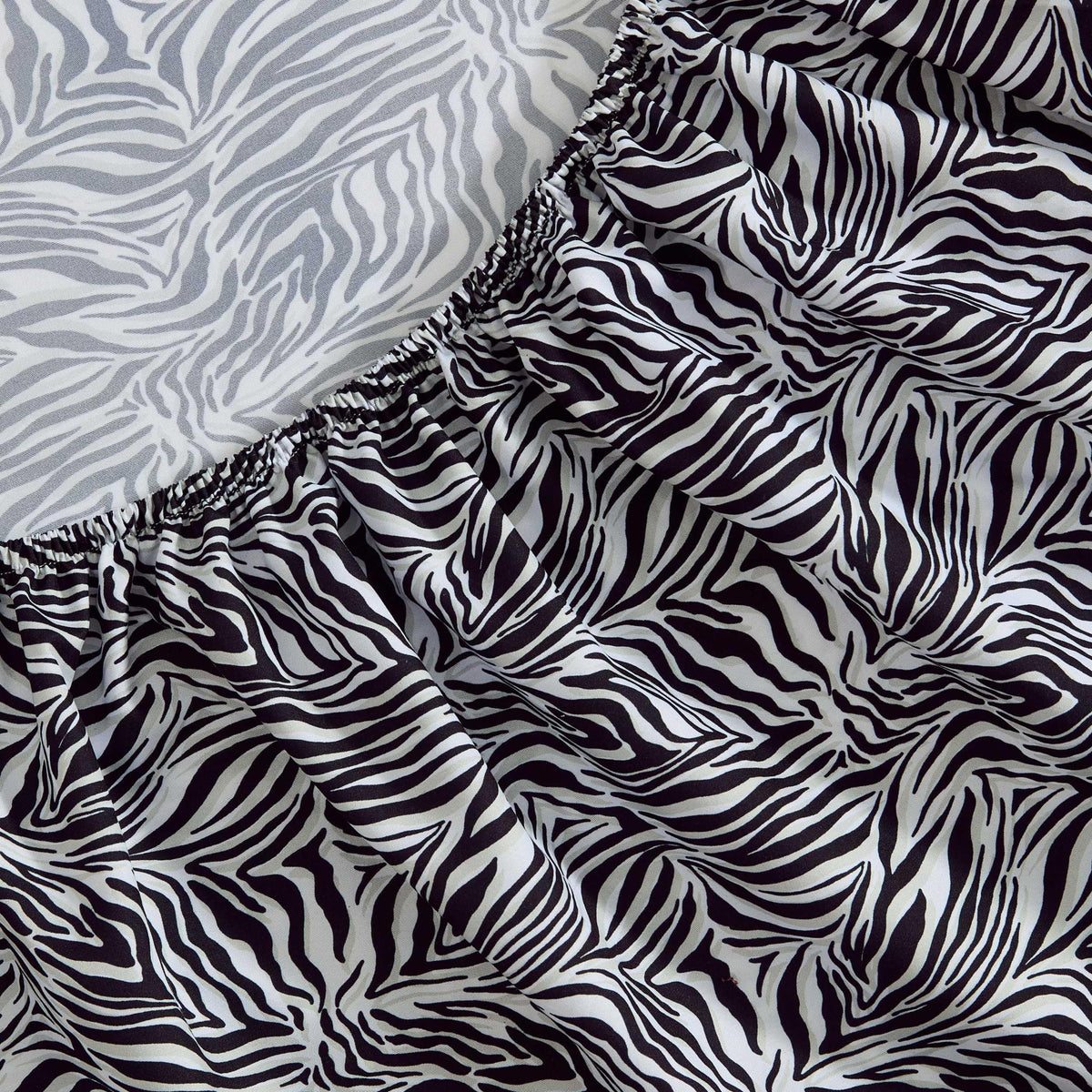 Betsey Johnson - Queen Size Sheet Set, Nerdy Teddies Print Microfiber Bedding with Deep Pocket Fitted Sheet, Bed Sheets with Matching Pillowcases, Wild Zebra Black