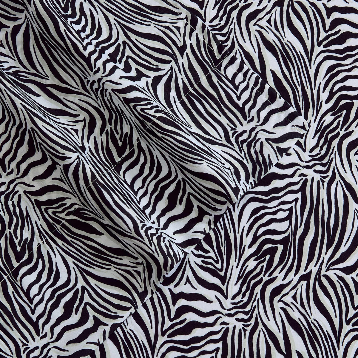 Betsey Johnson - Queen Size Sheet Set, Nerdy Teddies Print Microfiber Bedding with Deep Pocket Fitted Sheet, Bed Sheets with Matching Pillowcases, Wild Zebra Black