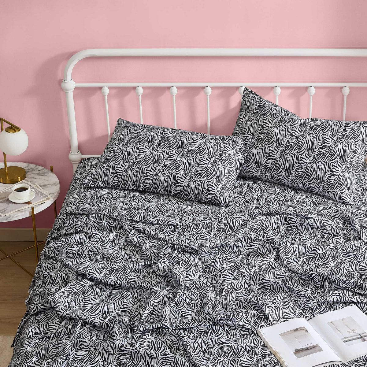 Betsey Johnson - Queen Size Sheet Set, Nerdy Teddies Print Microfiber Bedding with Deep Pocket Fitted Sheet, Bed Sheets with Matching Pillowcases, Wild Zebra Black
